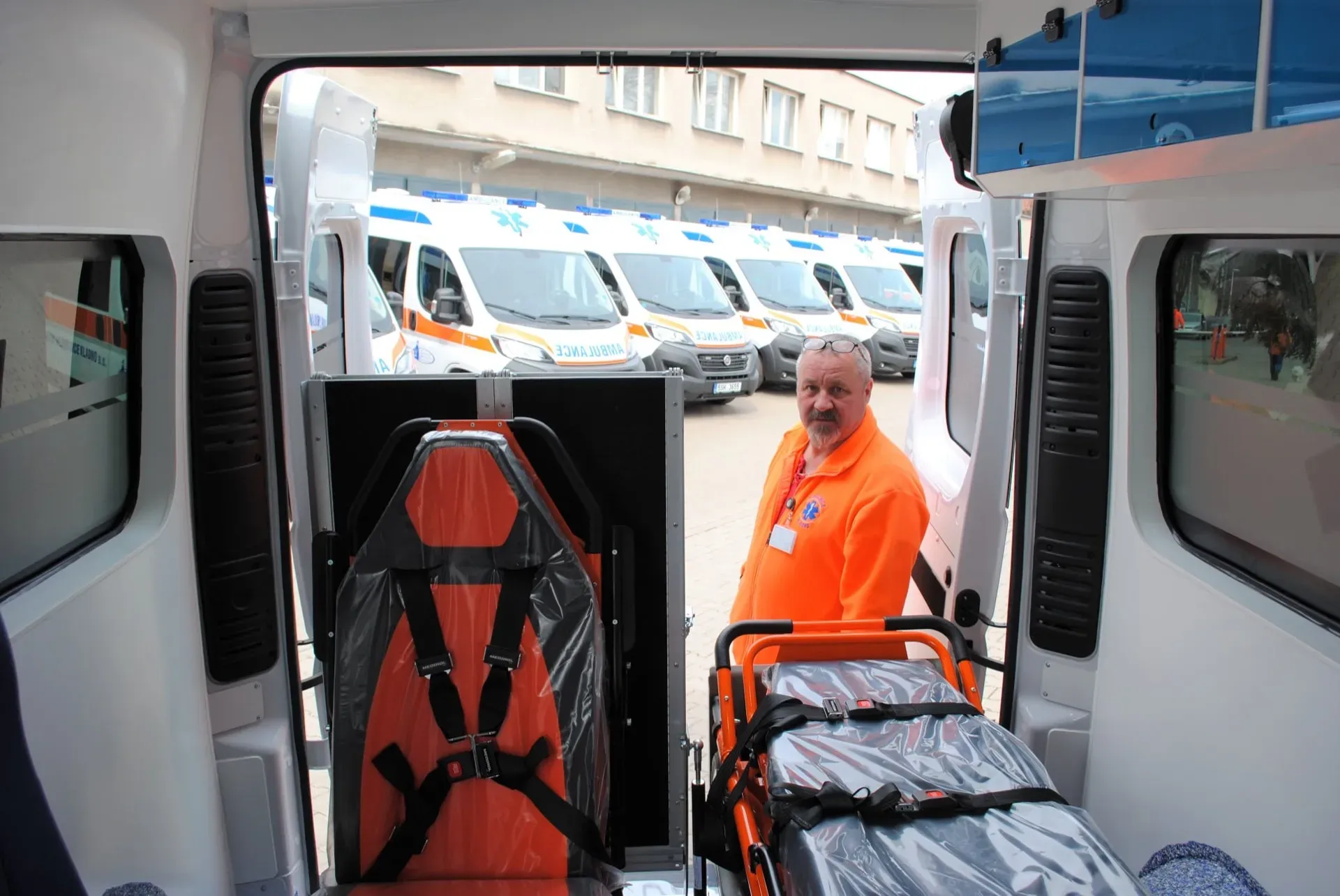 Nové sanitky pro kladenskou nemocnici - Kladno