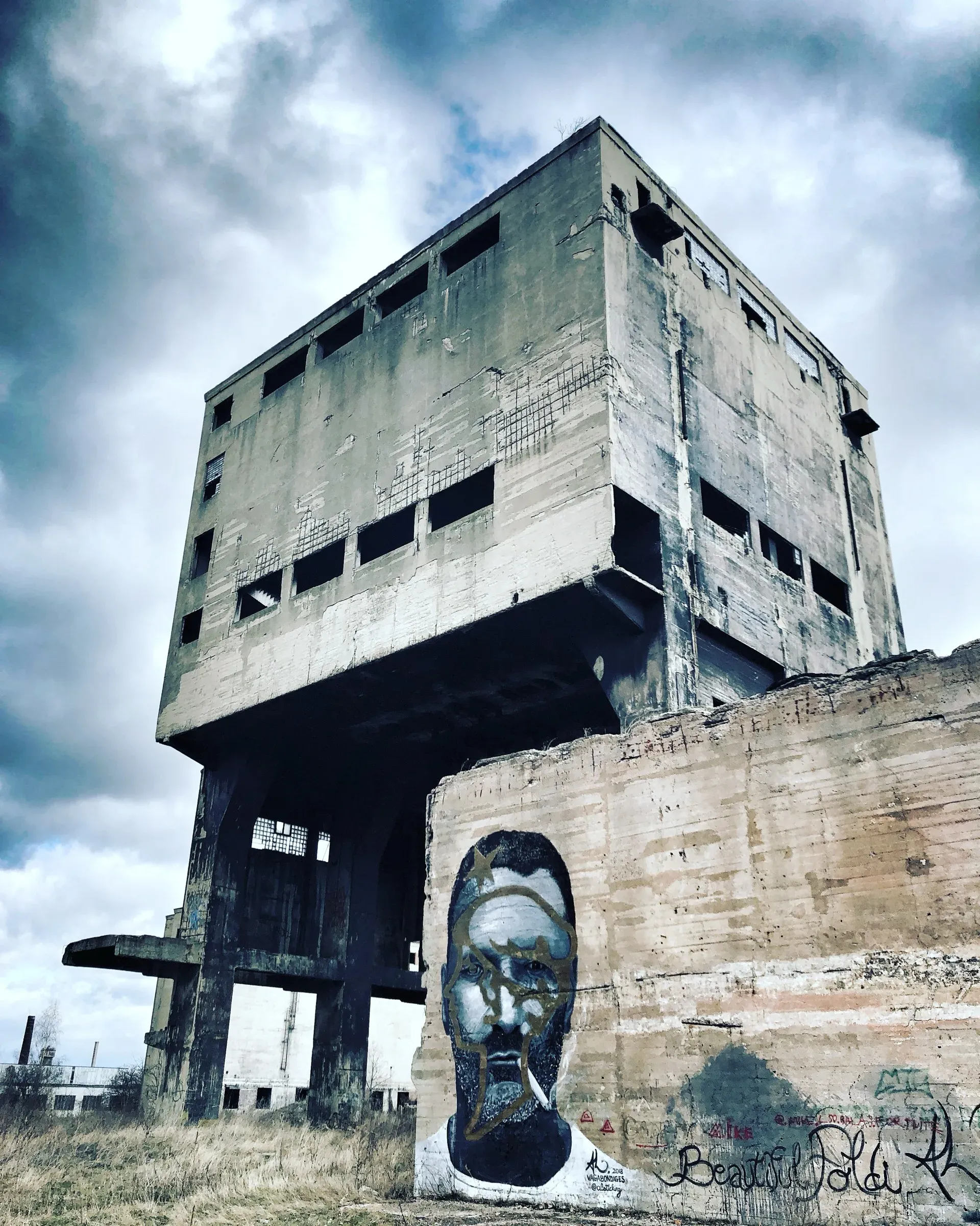 Streetart má různé podoby. Tohle najdete kdesi na Poldovce.