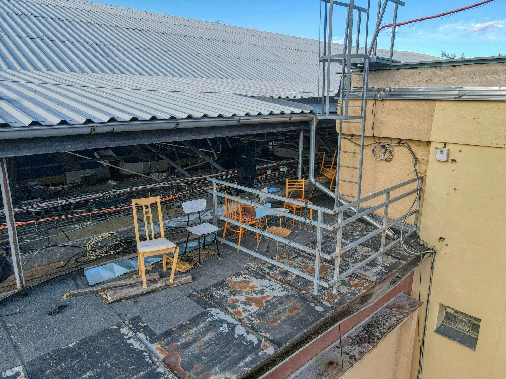 Je to tady! Oprava kladenského zimáku běží. - Kladno